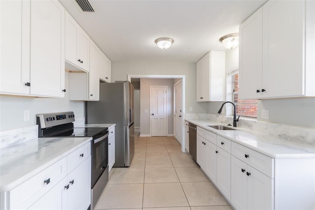 124 Shelley Drive - Photo 2