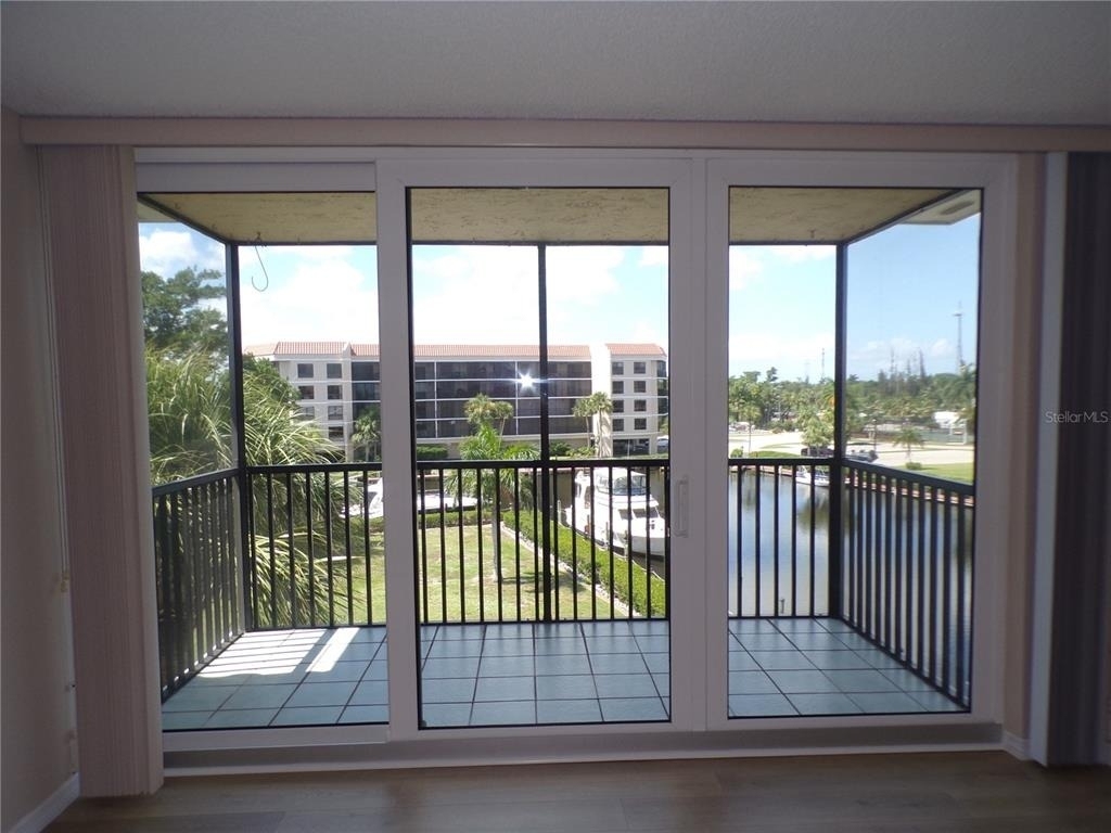 25188 Marion Ave - Photo 3