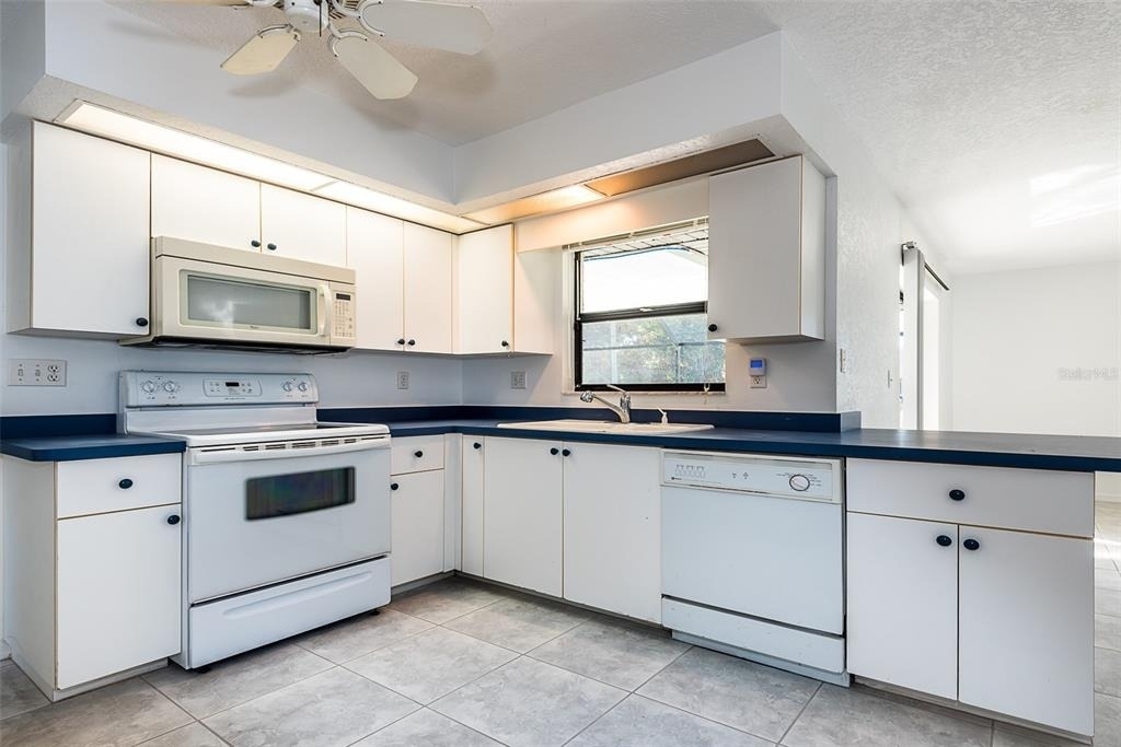 838 Jarvis Street - Photo 12