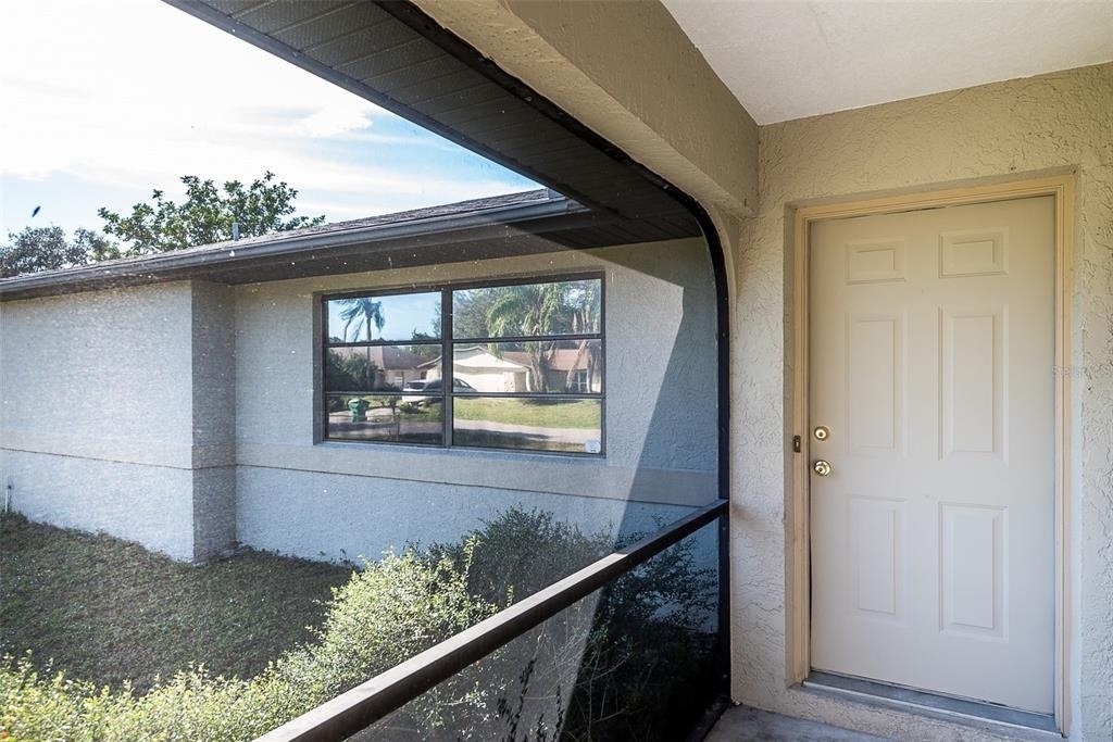838 Jarvis Street - Photo 2