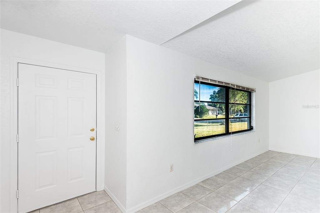 838 Jarvis Street - Photo 3