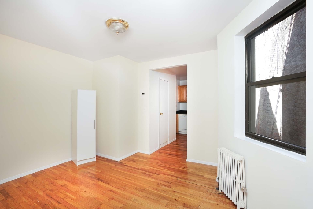 406 West 46th Street - Photo 3