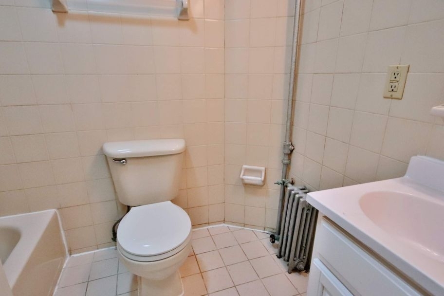 East 7th Street - Photo 4