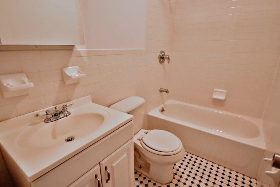 East 7th Street - Photo 2