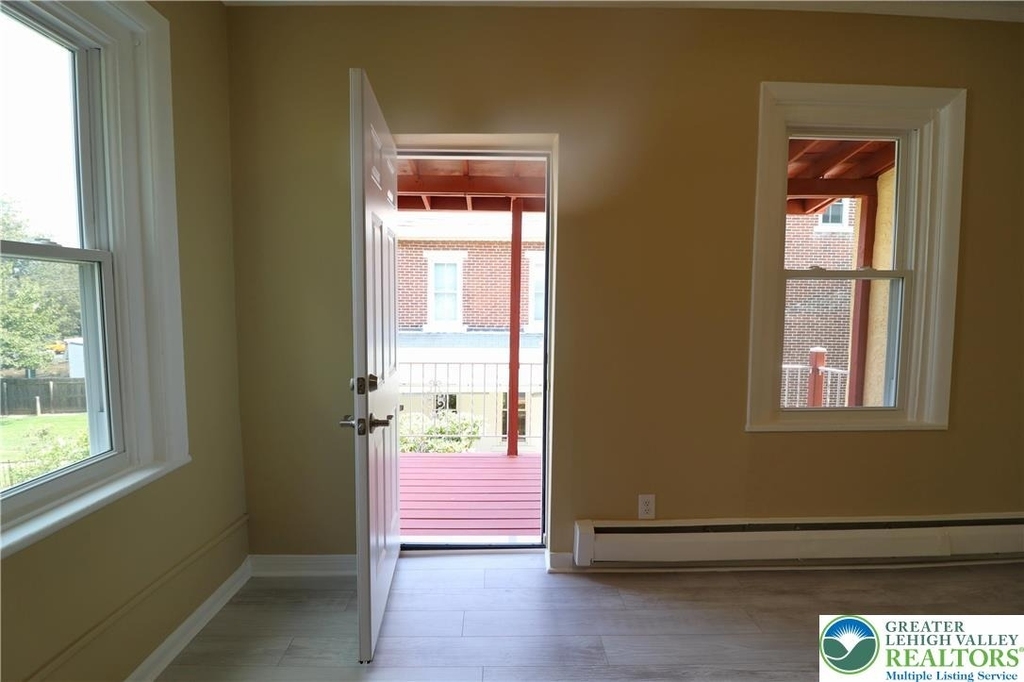 526 Prospect Avenue - Photo 6