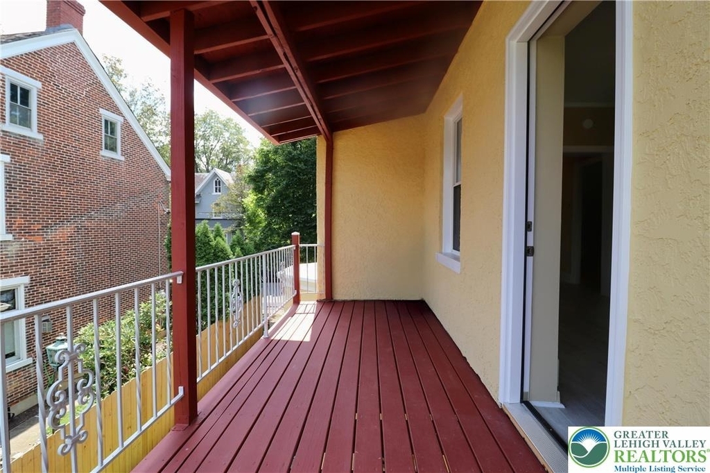 526 Prospect Avenue - Photo 8