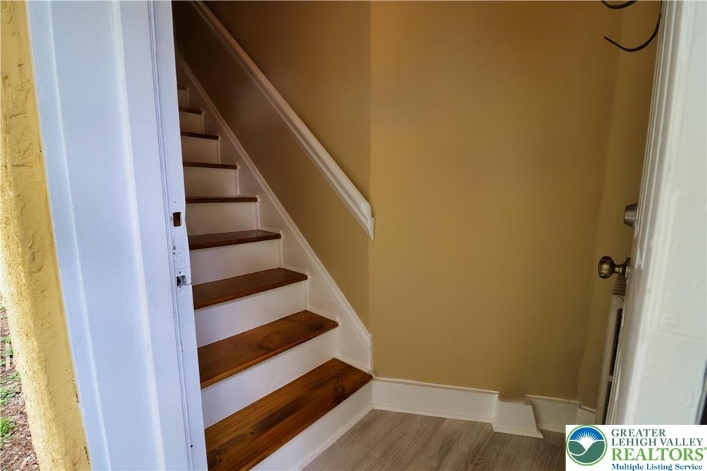 526 Prospect Avenue - Photo 2
