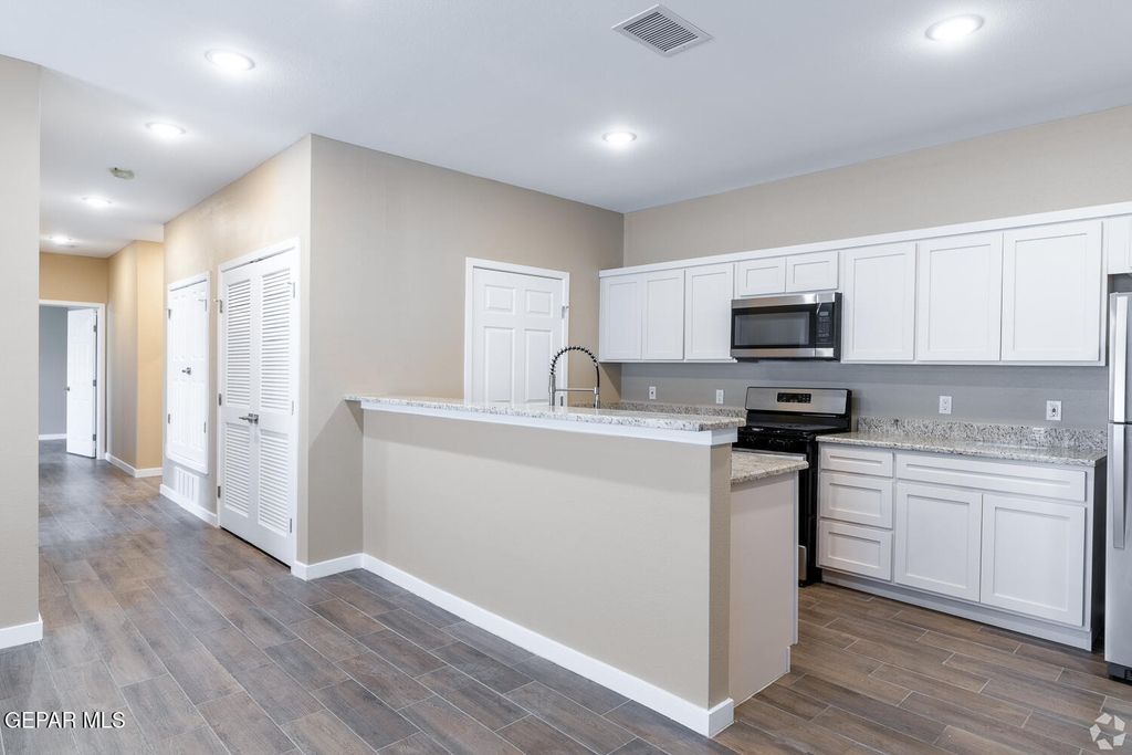 9779 Mccombs Street - Photo 2