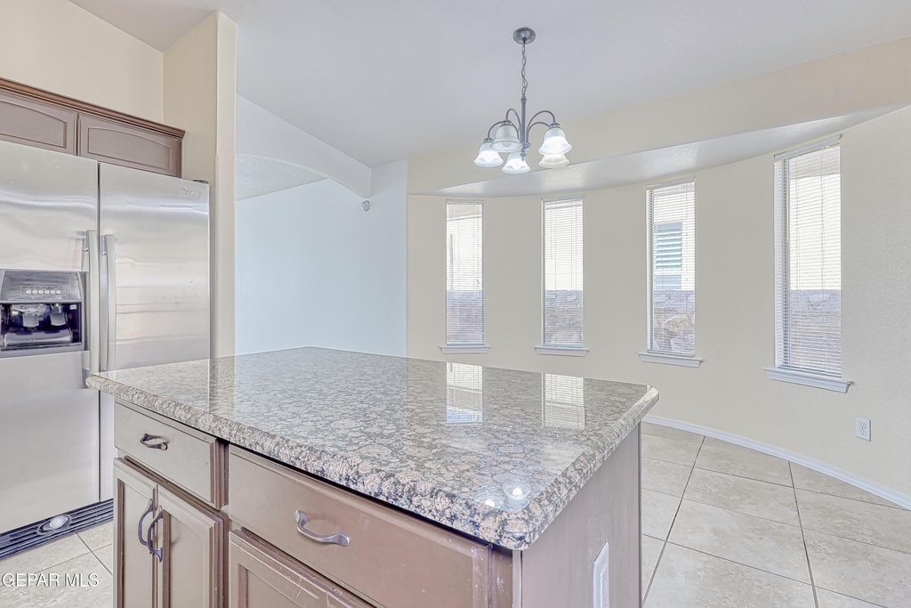 14325 Woods Point Avenue - Photo 12