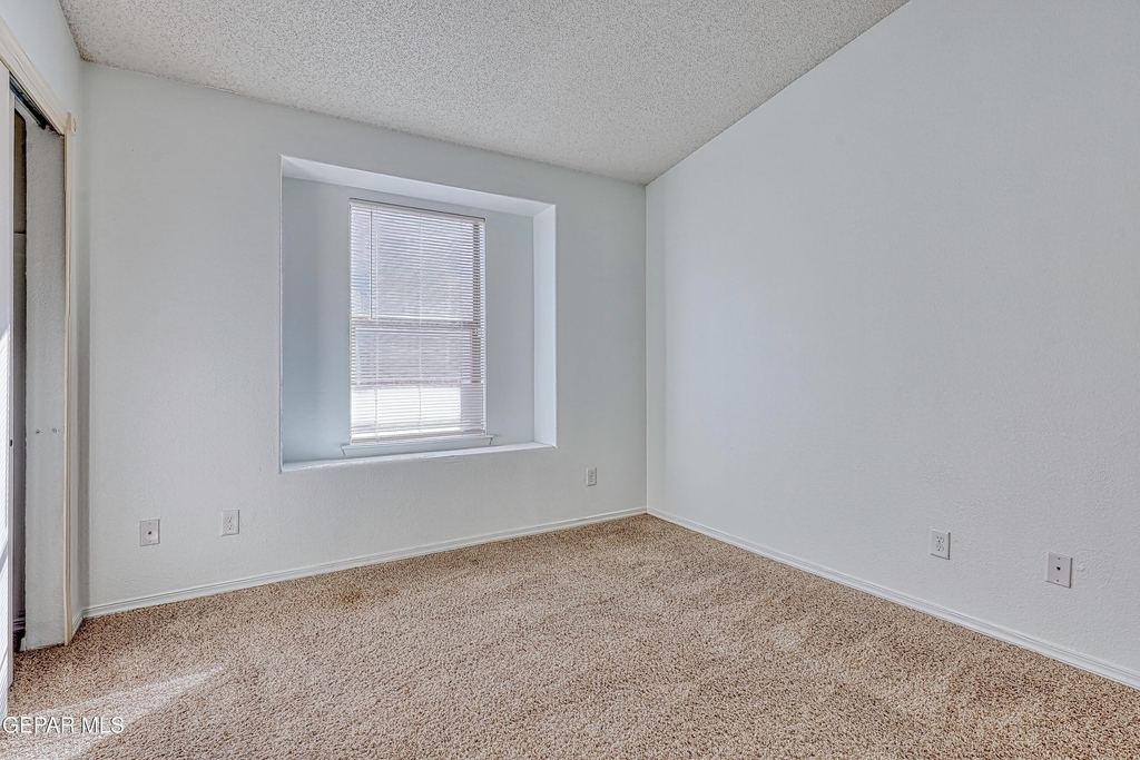 14325 Woods Point Avenue - Photo 18