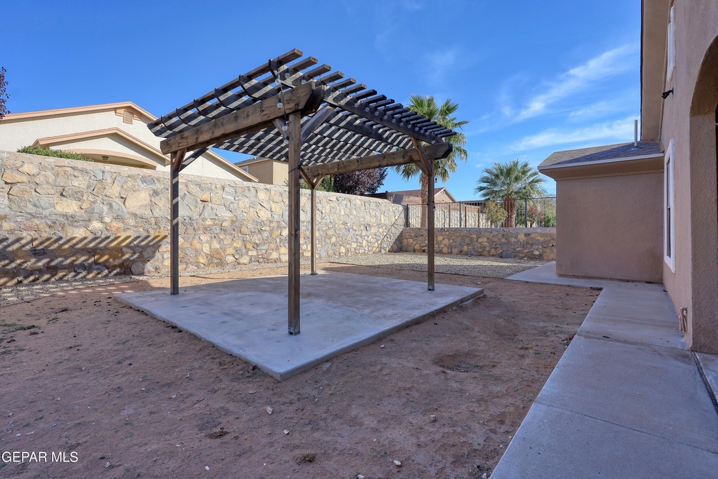 14325 Woods Point Avenue - Photo 34
