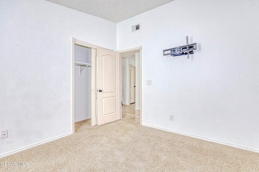 14325 Woods Point Avenue - Photo 17