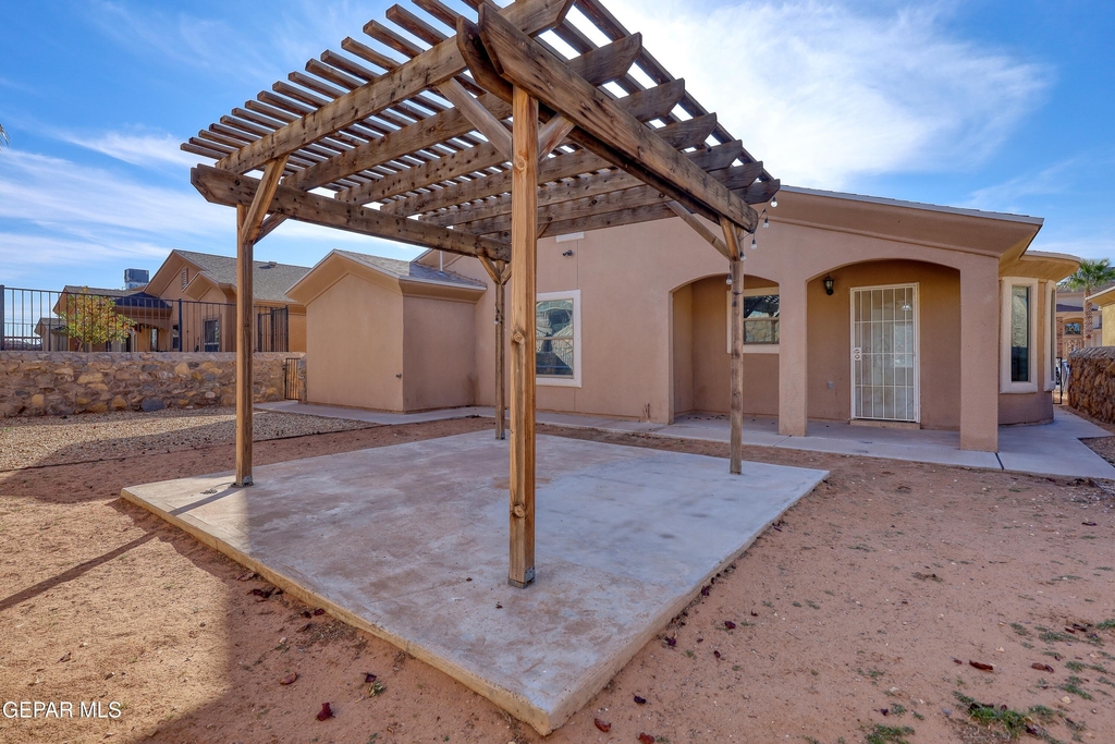 14325 Woods Point Avenue - Photo 33