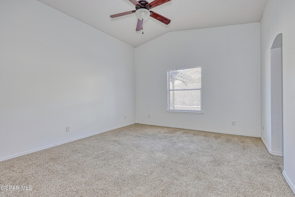 14325 Woods Point Avenue - Photo 24