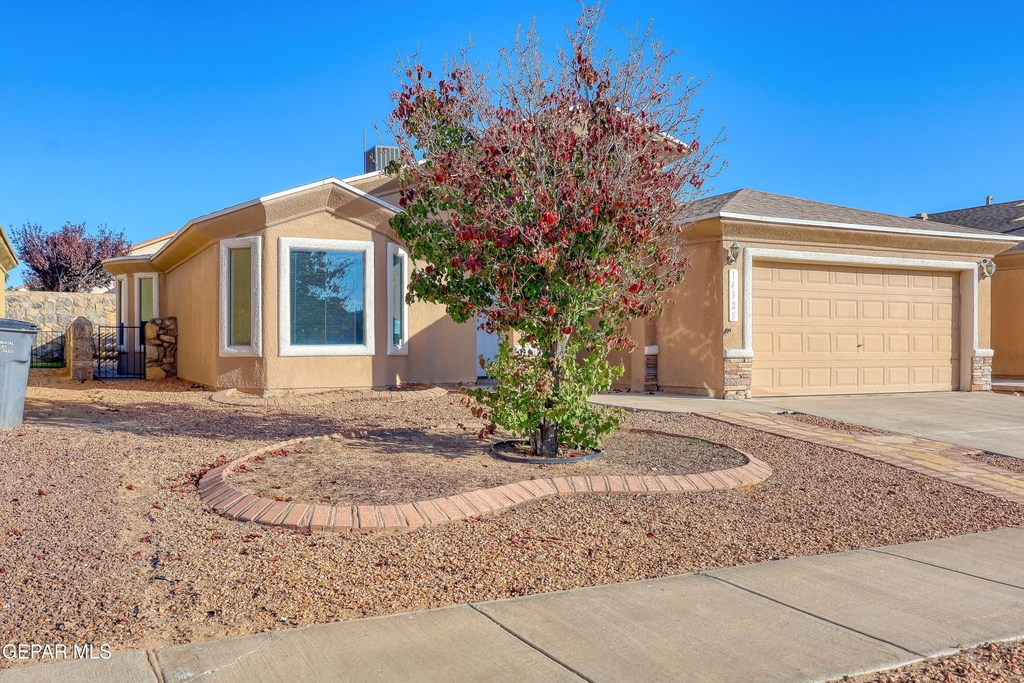 14325 Woods Point Avenue - Photo 2