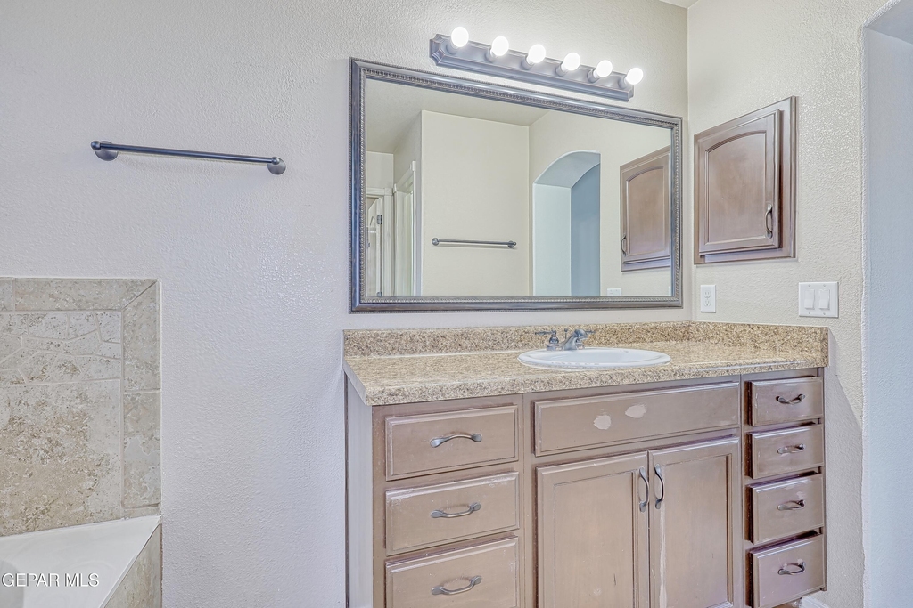 14325 Woods Point Avenue - Photo 28