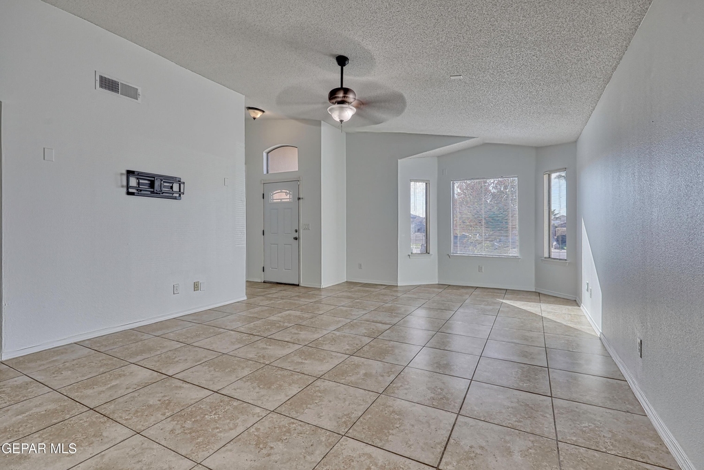 14325 Woods Point Avenue - Photo 5