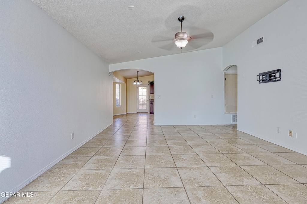 14325 Woods Point Avenue - Photo 4