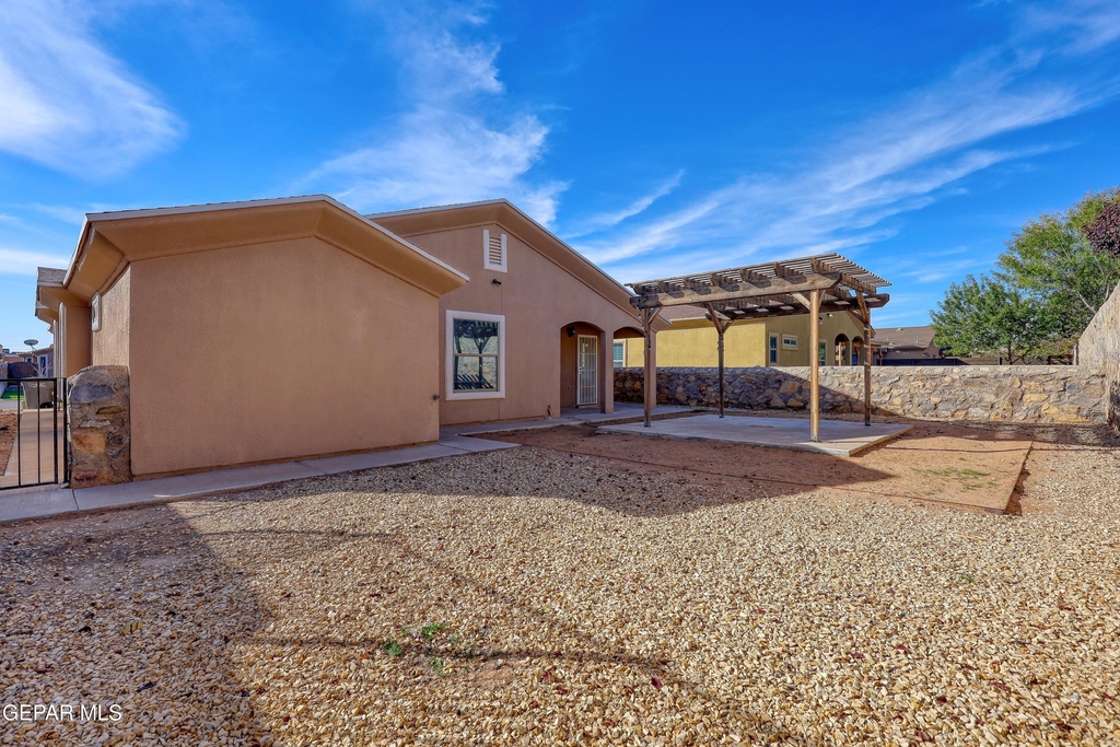 14325 Woods Point Avenue - Photo 32