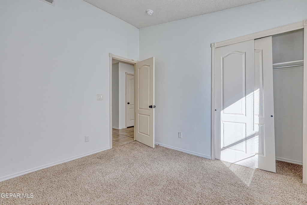 14325 Woods Point Avenue - Photo 19