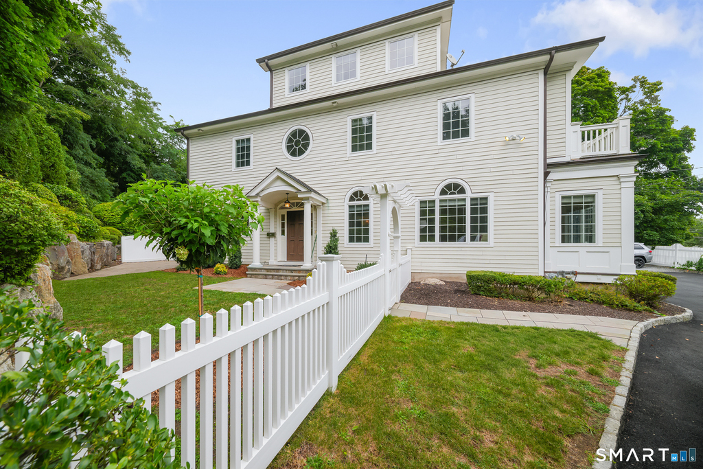 80 Putnam Avenue - Photo 0
