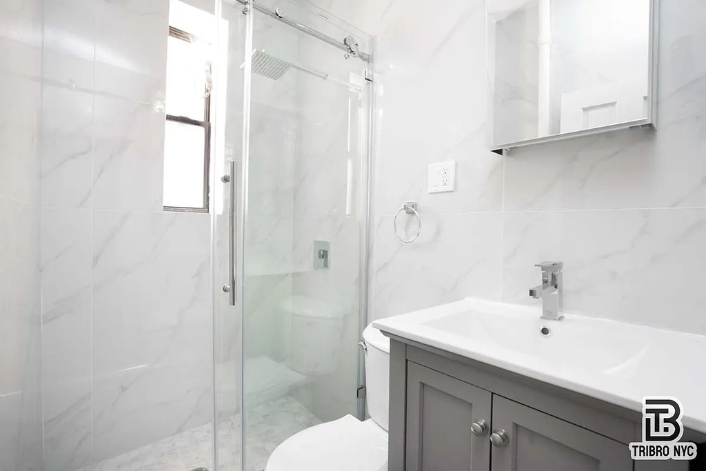 1719 East 8th Street - Photo 4