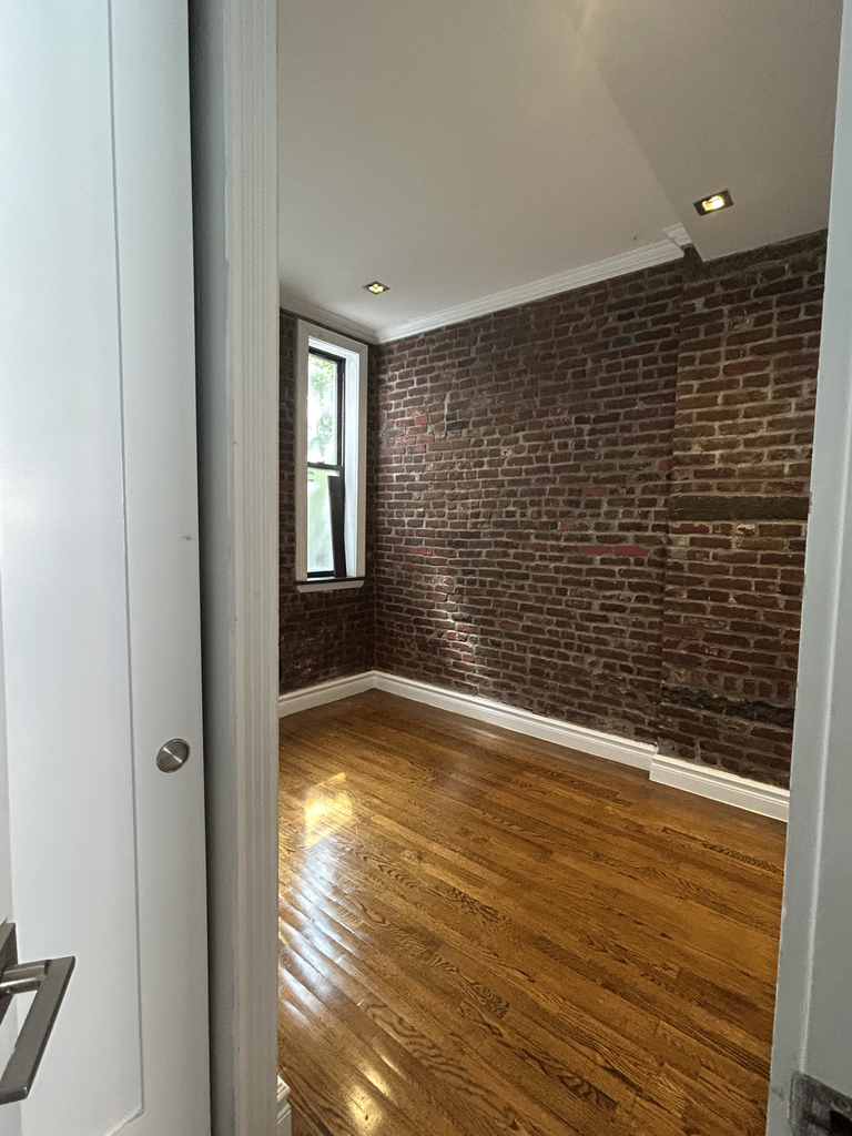 3rd Avenue/ East 13th Street - Photo 2
