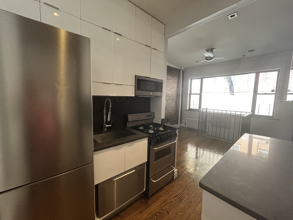 3rd Avenue/ East 13th Street - Photo 1