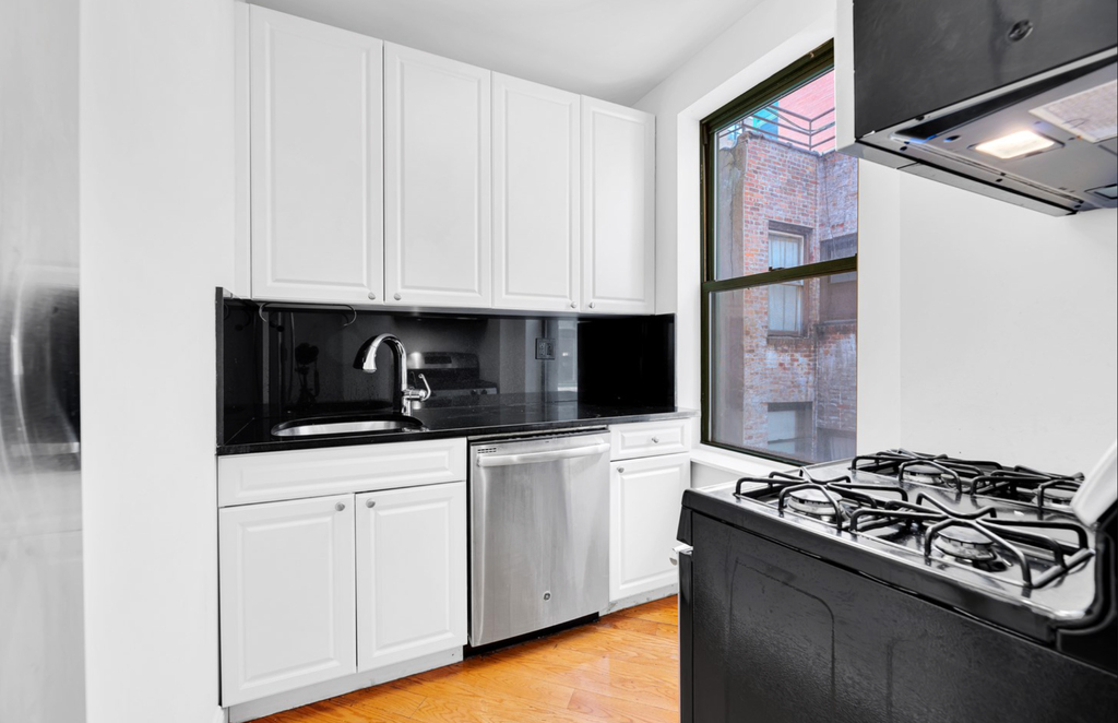 70th Street & 3rd Ave. - Photo 4