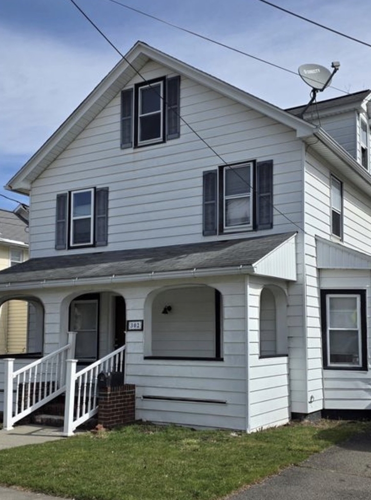 302 Squires Avenue - Photo 0