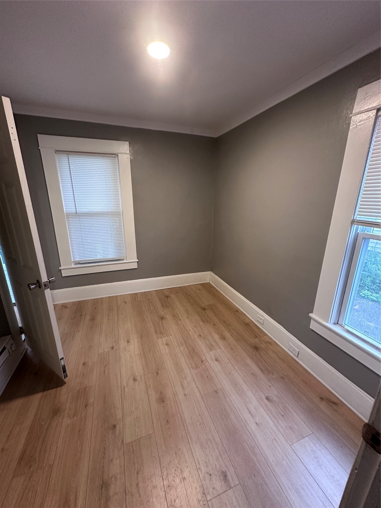 302 Squires Avenue - Photo 4