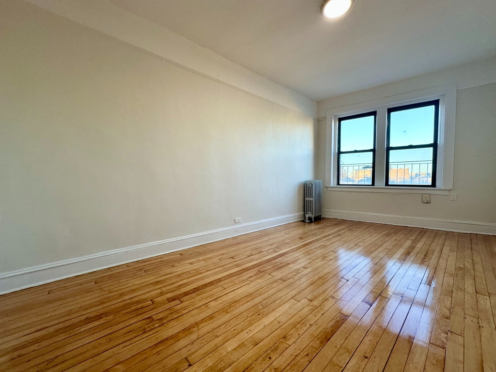 1544 Gillespie Avenue - Photo 0