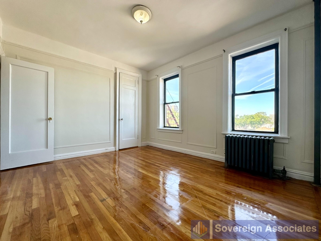 1845 Hobart Ave - Photo 0