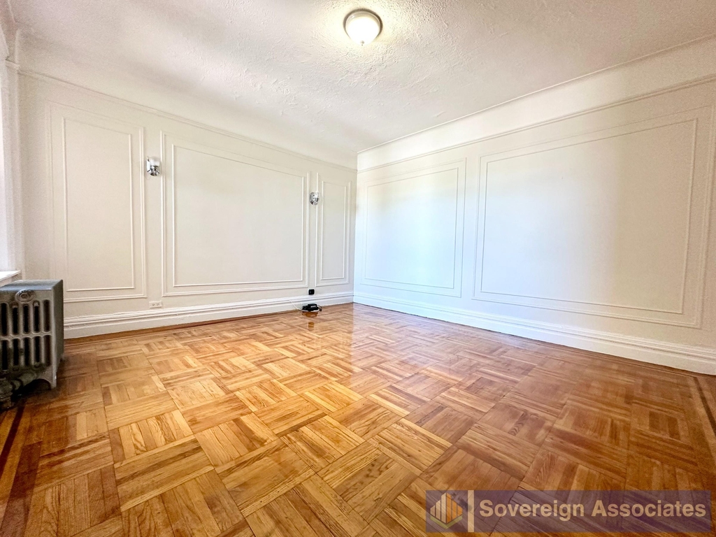1845 Hobart Ave - Photo 3
