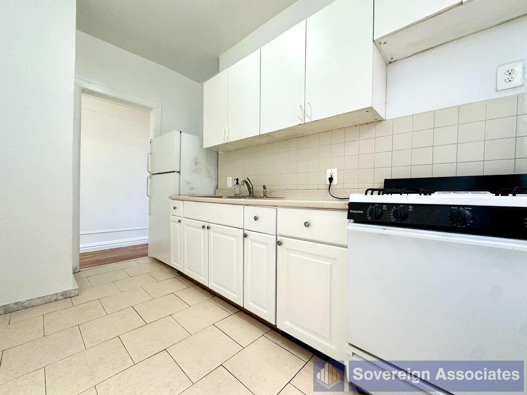 1845 Hobart Ave - Photo 5
