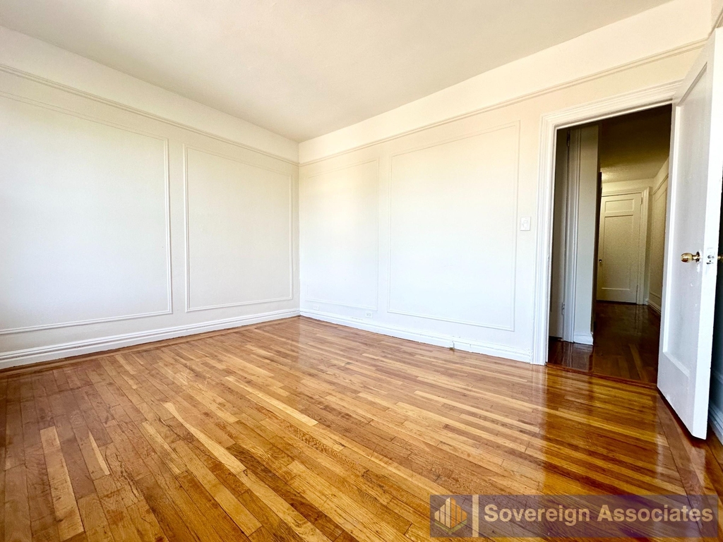 1845 Hobart Ave - Photo 1
