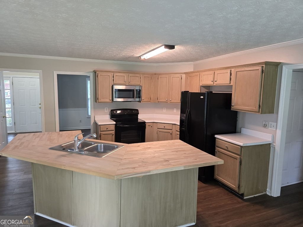 724 Jamie Way Ne - Photo 1