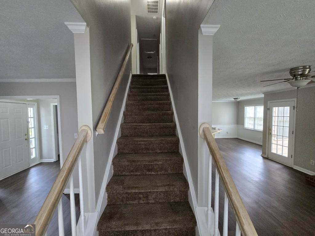 724 Jamie Way Ne - Photo 6