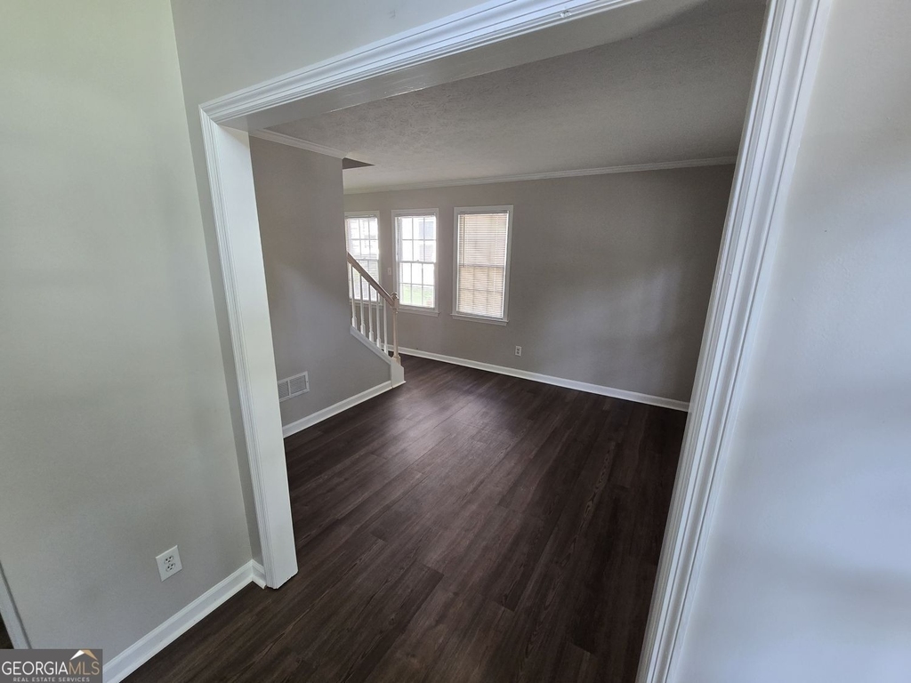 724 Jamie Way Ne - Photo 2