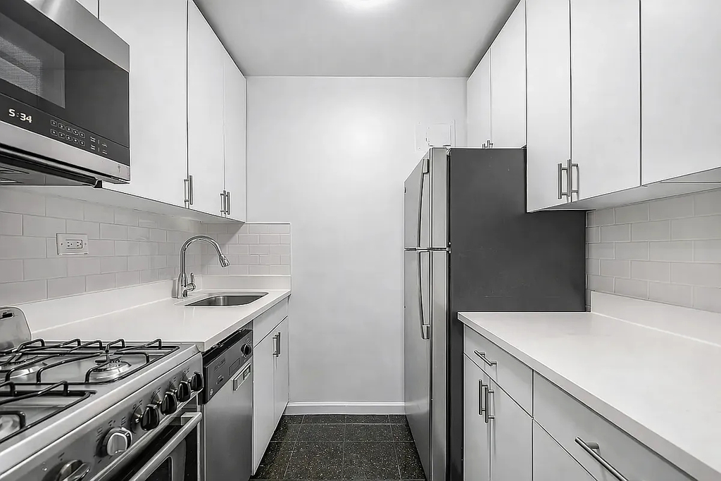 East 35th Street and 3rd Ave - Photo 2