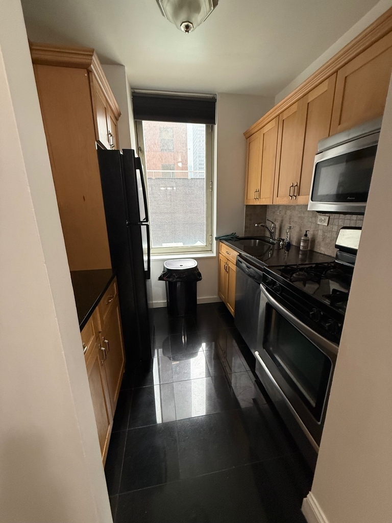 145 East 48th Street - Photo 6