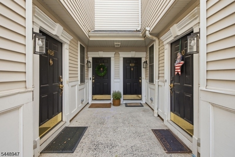 408 Donato Cir - Photo 2