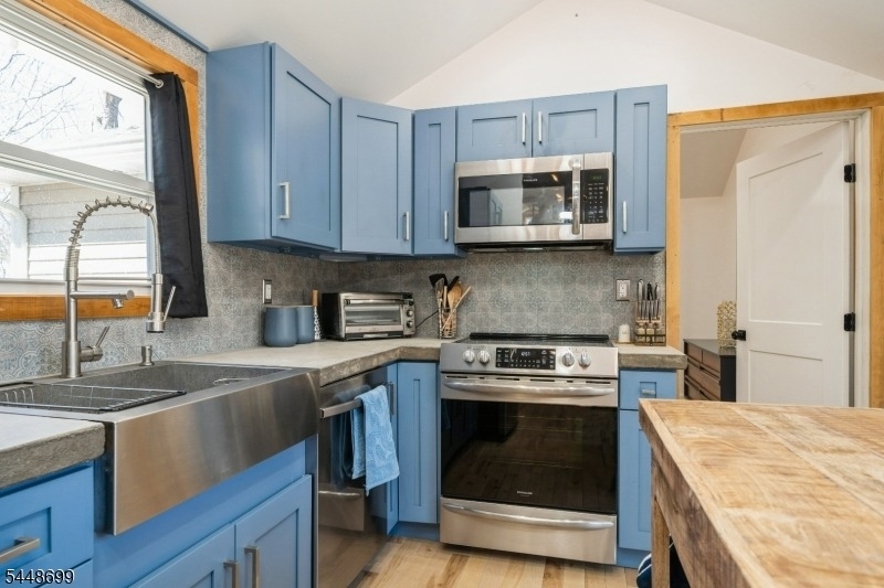 100 Poplar Ln - Photo 3