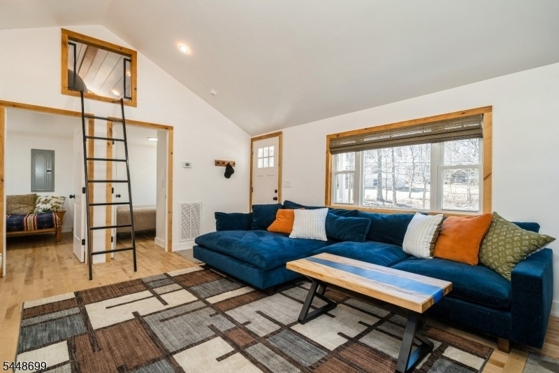 100 Poplar Ln - Photo 2