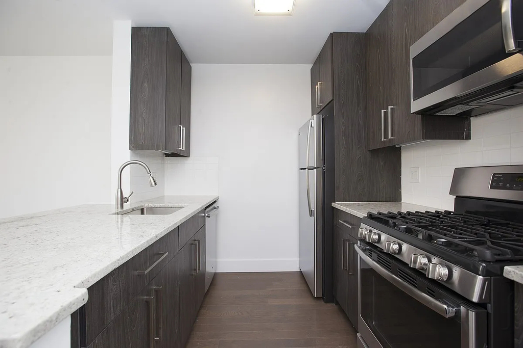 70 Battery Place - Photo 2