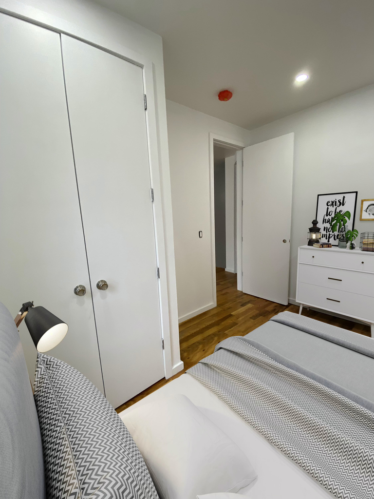 1721 East 8th Street - Photo 3