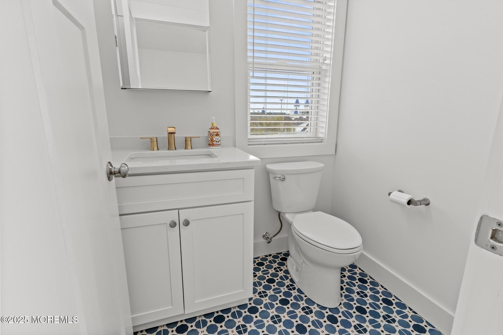 53 Sheridan Avenue - Photo 36