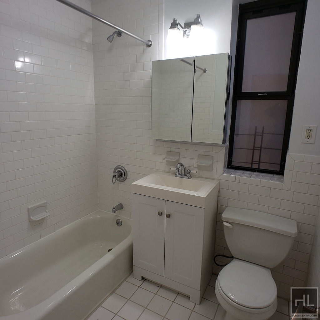 West 170th Street - Photo 3