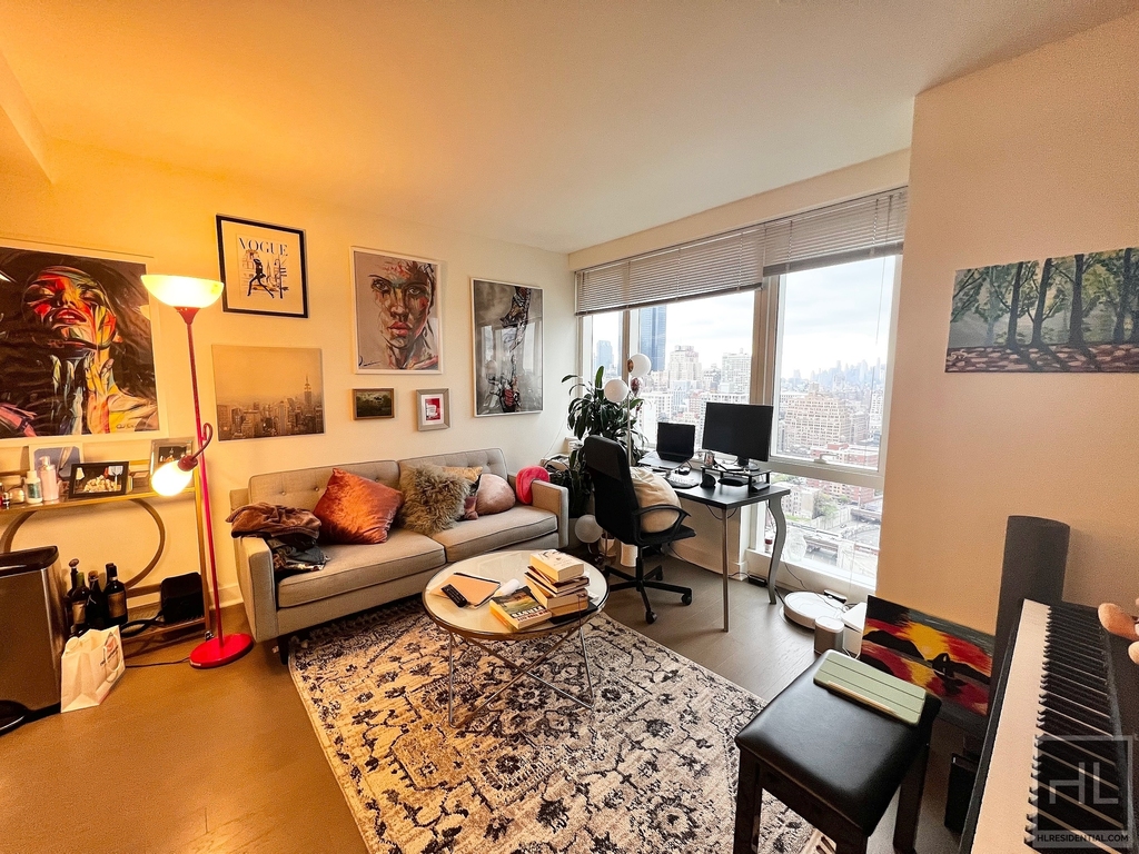 West 42nd Street - Photo 5
