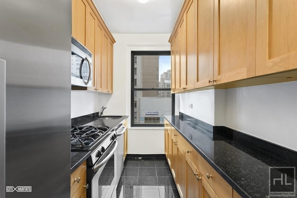 East 68 Street - Photo 1